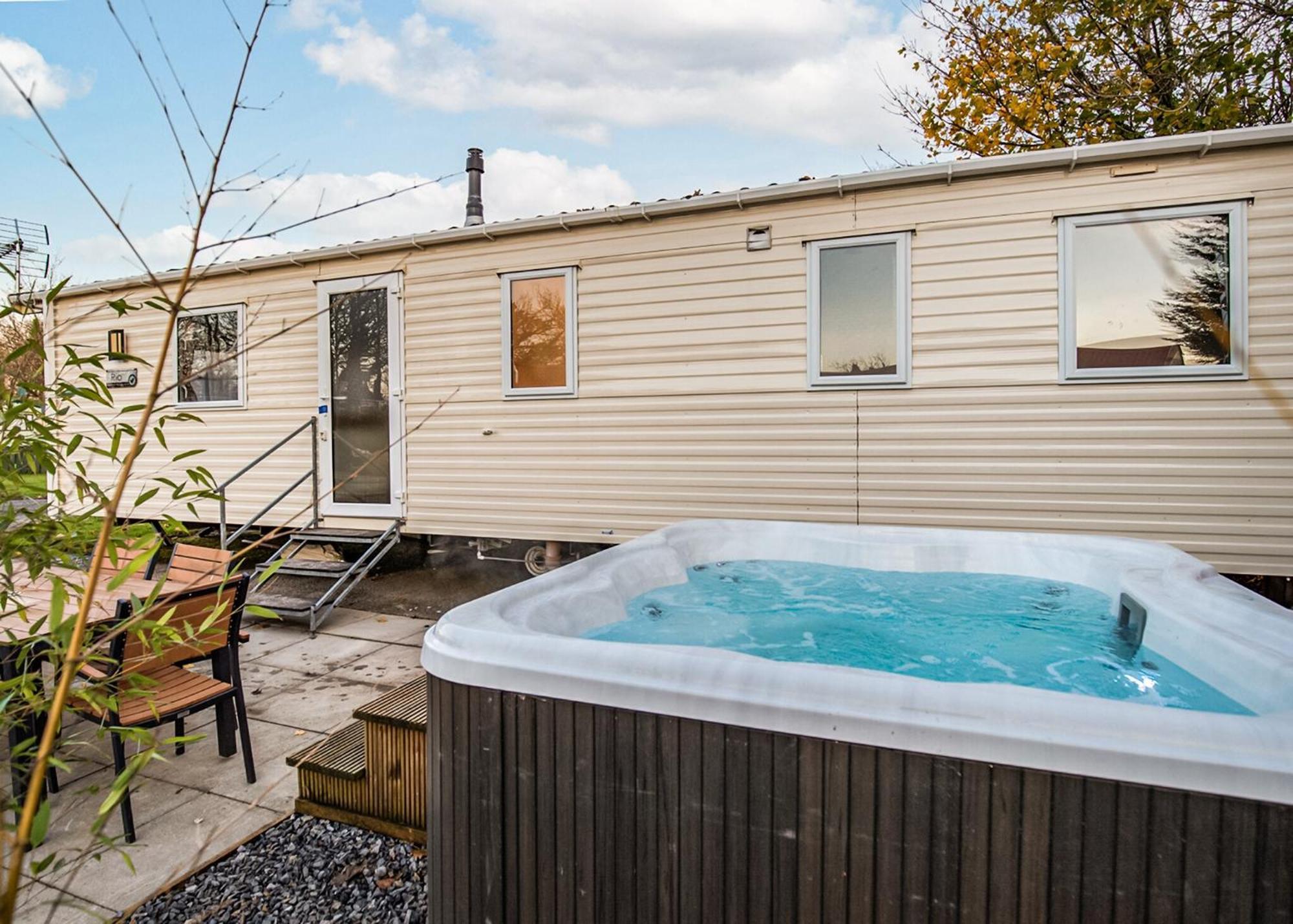 Noble Court Holiday Park Нарберт Номер фото